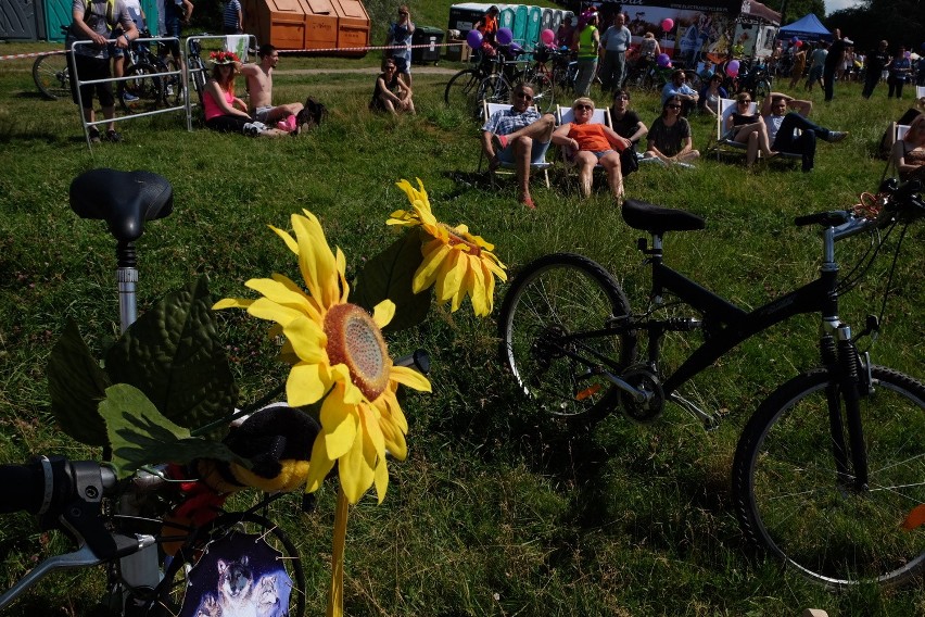 Posnania Bike Parade w stylu flower power