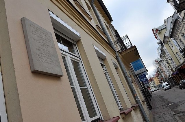 Zofia Szmidtówna ma swoją tablicę na budynku przy Waryńskiego
