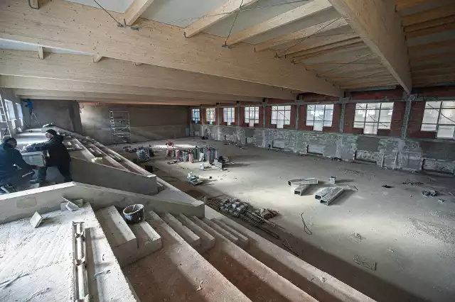 Budowa nowej sali gimnastycznej przy Szkole Podstawowej w Dąbkach to jedna z największych inwestycji ostatnich lat realizowanych w gminie Darłowo.