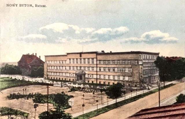 W tym budynku mieści się obecnie Urząd Miasta, zdjęcie z 1930 roku.