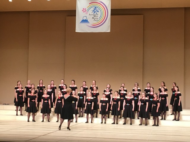 Skowronki podczas koncertu galowego tokijskiego festiwalu