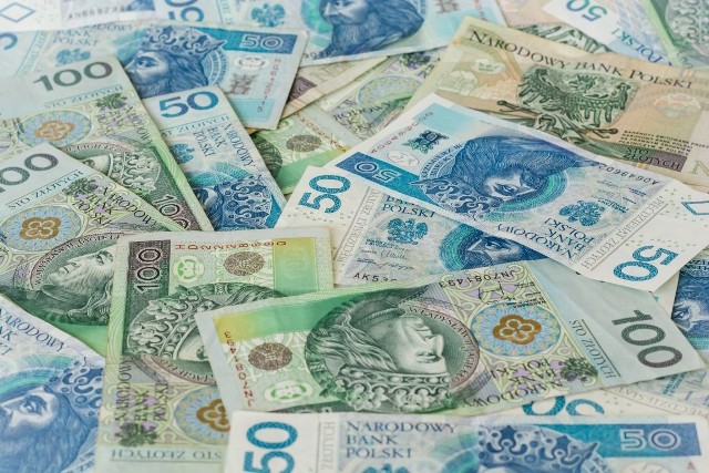 W Gdańsku setki banknotów leciały z szóstego piętra