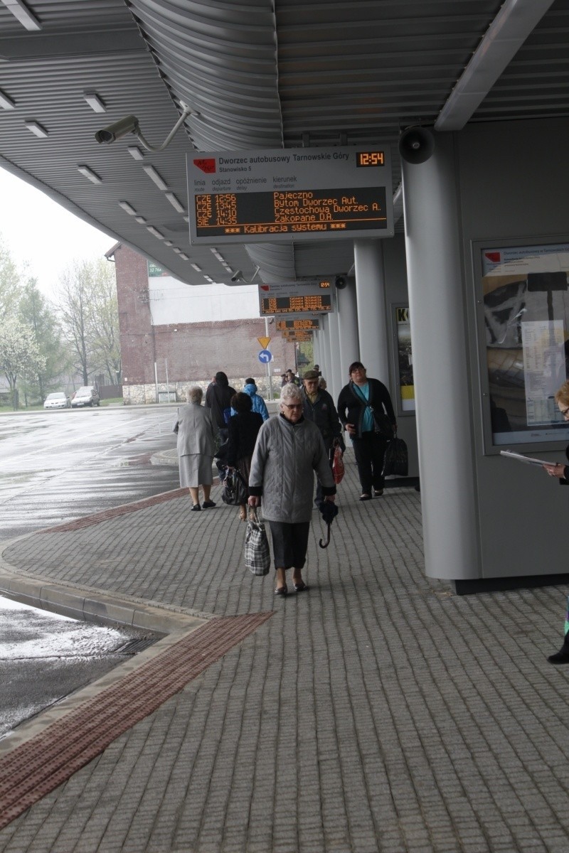 Dworzec autobusowy w Tarnowskich Górach po otwarciu. Jest dobrze! [TEST DZ]