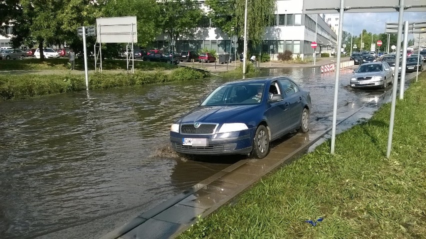 Skutki nocnej nawałnicy we Wrocławiu