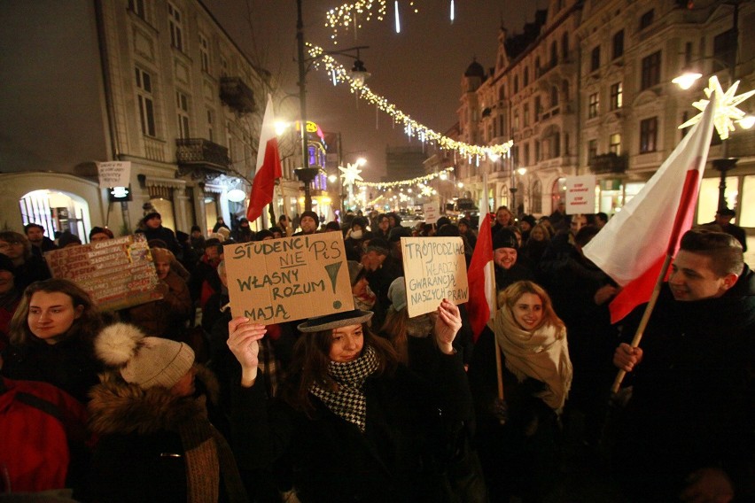 Protest studentów na Piotrkowskiej w Łodzi [ZDJĘCIA]