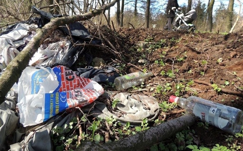 Walka ze śmiecącymi nad Strugą Toruńską trwa od lat