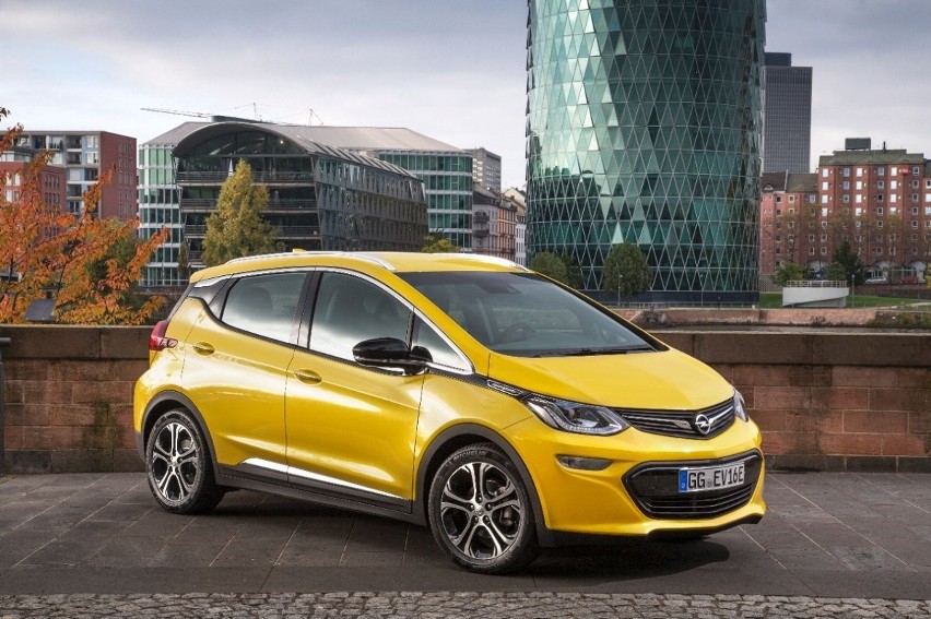 Opel Ampera-e 60 kWh, zasięg 383 km