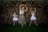 Chełm. Tak tańczą mamy ze swoimi utalentowanymi córkami.  Zobacz zdjęcia z niesamowitego konkursu fotograficznego „Moja mama tańczy"