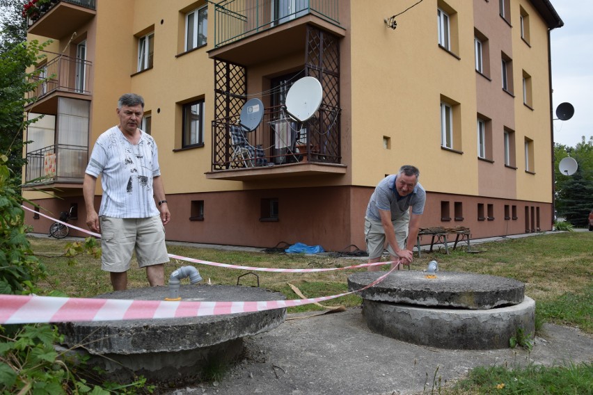 Studnie mieszkańcy wybudowali z własnych pieniędzy w latach...