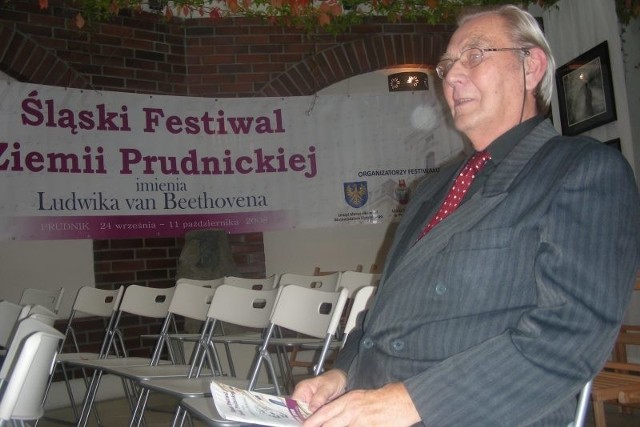 Zbigniew Pawlicki - muzykolog z Warszawy i twórca Festiwalu Beethovenowskiego dziś zasiada na miejscu dla publiczności.