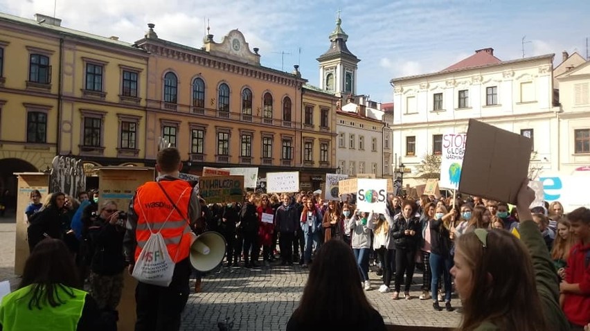 Młodzieżowy strajk klimatyczny na cieszyńskim rynku