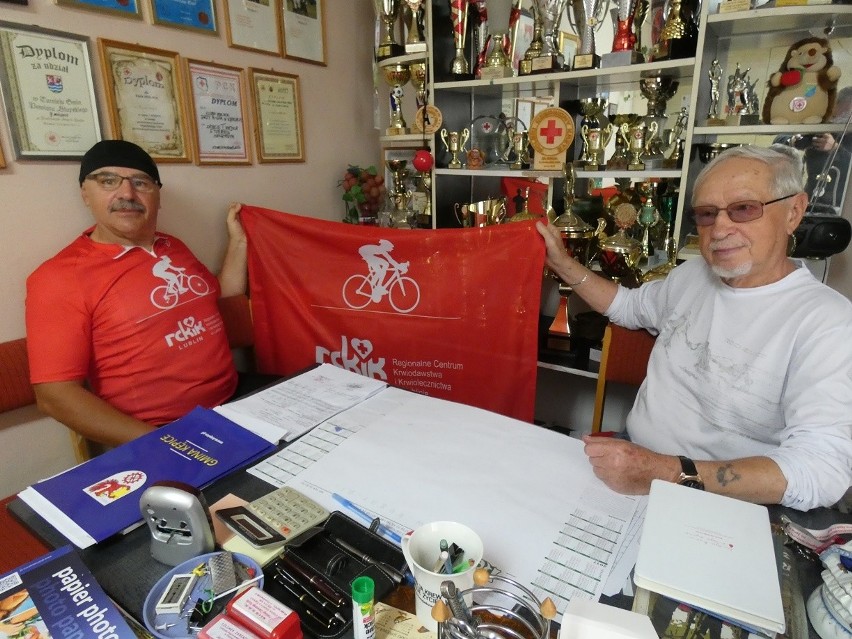 Janusz Kobyłka wyznaczył trasę w kształcie serca na 2,5 tysiąca kilometrów. Zachęca, aby oddawać krew [ZDJĘCIA]