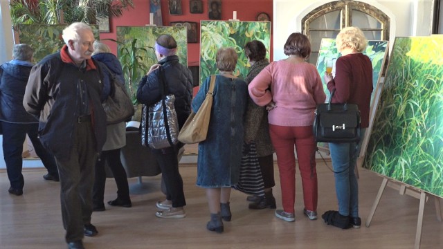 Mieszkańcy chętnie przybyli na otwarcie wystawy 28 marca, ale prace mogą oglądać w Wąbrzeskim Domu Kultury do 12 kwietnia