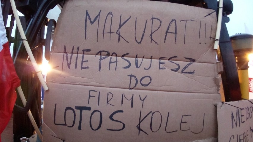 Protest w Lotosie zawieszony. Nie ma porozumienia [WIDEO]