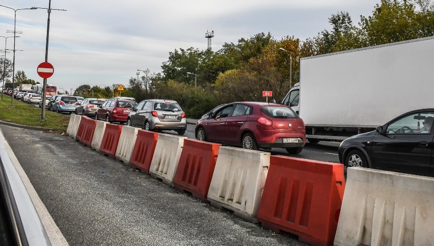 Protest miał trwać godzinę. Mieszkańcy blokowali Fordońską o...