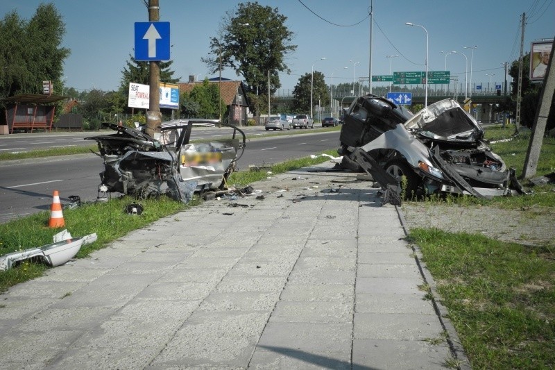 Uderzył w krawężnik, hamował i około stu metrów dalej...