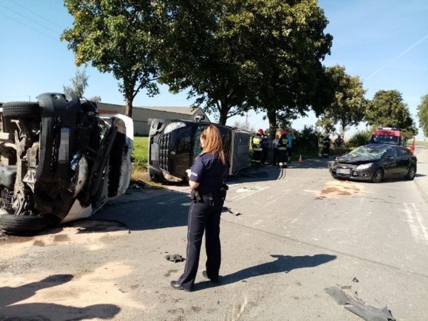 Zderzyły się 2 busy i samochód osobowy. Wypadek w Woli Malowanej w gminie Kodrąb