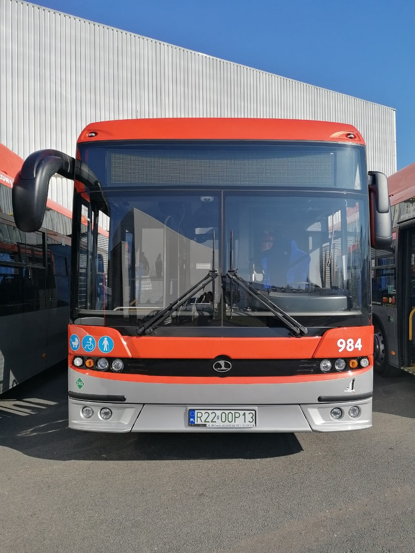 MPK w Rzeszowie otrzymało nowe autobusy na gaz. Wyprodukował je Autosan [ZDJĘCIA]