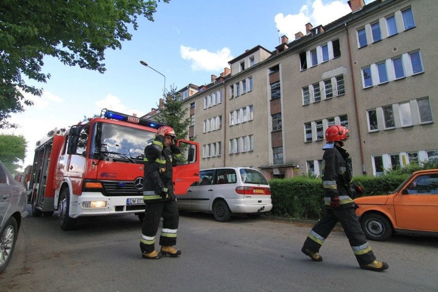 Wrocław: Pożar na Korzeniowskiego. Cztery osoby poszkodowane (ZDJĘCIA)