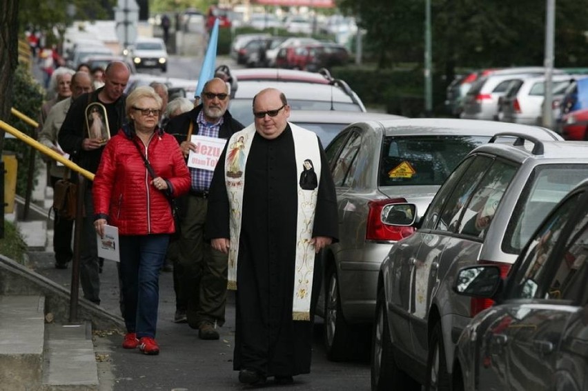 Koronka do Miłosierdzia Bożego na ulicach miasta [ZDJĘCIA]