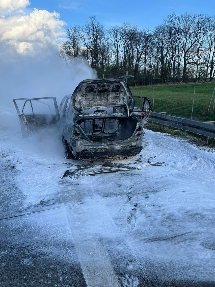 W niedzielę (24 marca) na autostradzie A4 spłonął samochód...