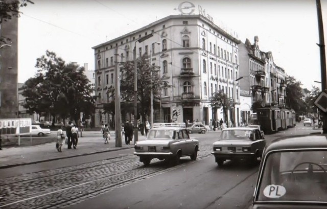 Na początku III RP dokonano wielu zmian nazw ulic i placów.