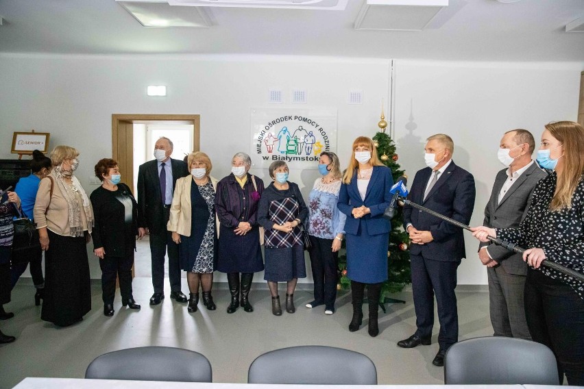 Wygodne kanapy na pogaduszki, doskonale wyposażona kuchnia...