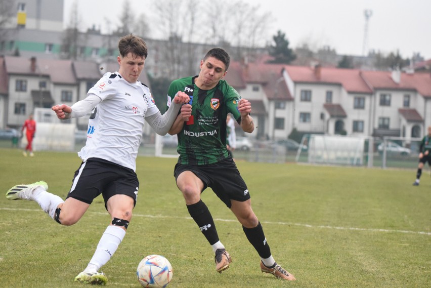 Star Starachowice ograł 1:0 Świdniczankę Świdnik. Udana inauguracja drugiej części sezonu 3 ligi. Zobacz zdjęcia
