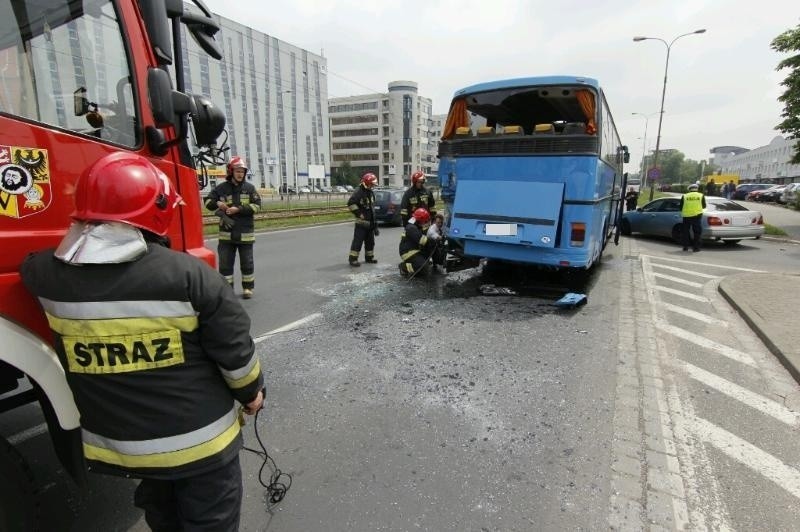 Wrocław: Zderzenie autobusów wiozących dzieci (ZDJĘCIA)