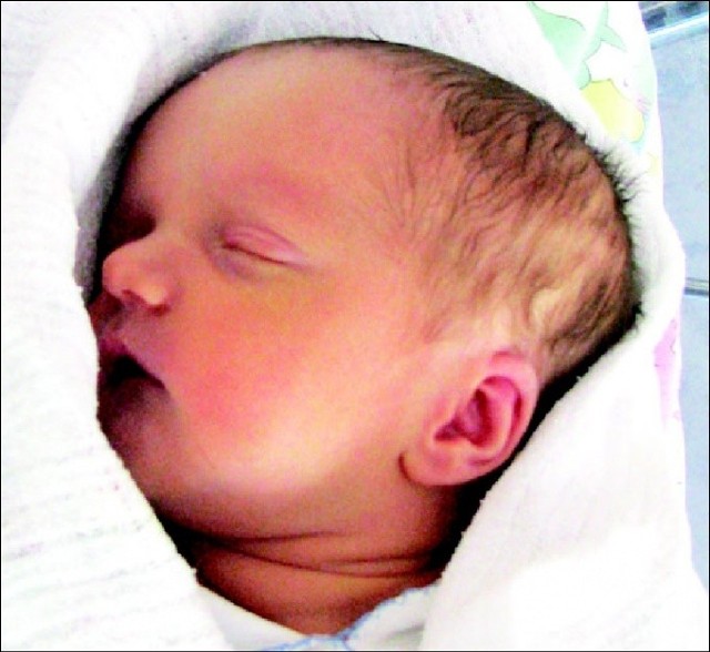 Wiktor Sabak to pierwsze dziecko Joanny i Marka z Wyszkowa.Chlopiec urodzil sie 26 maja, wazyl 3700 g i mierzyl 56 cm.