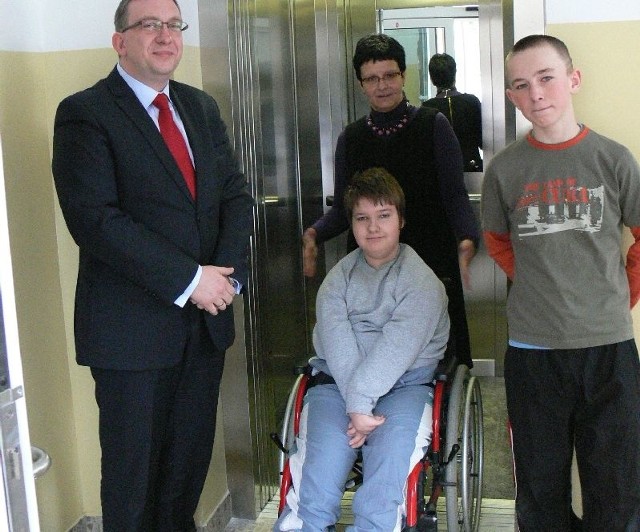Dzięki nowej windzie niepełnosprawni uczniowie mogą już korzystać z pracowni w całym budynku skarżyskiego ośrodka specjalnego.