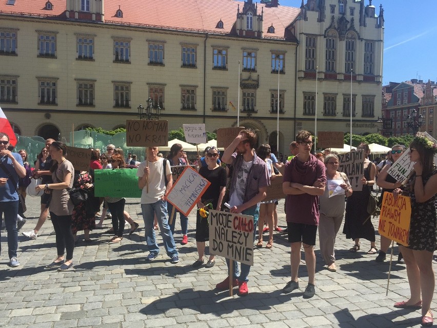 Dzień Świadomej Matki. Kobiety przemaszerowały przez centrum Wrocławia (ZDJĘCIA)