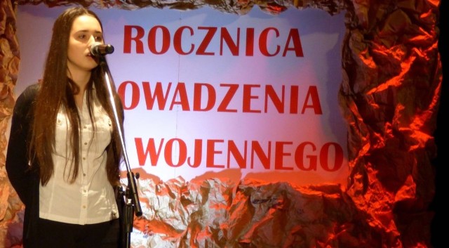 Gabriela Leśniak, uczennica Liceum Ogólnokształcącego w Kazimierzy Wielkiej, recytując "Chłostę" - wygrała XIII Przegląd Twórczości Jacka Kaczmarskiego.
