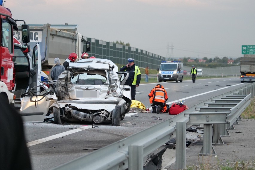 Wypadek na obwodnicy Lublina. Zderzenie ciężarówki i samochodu osobowego. Jedna osoba zginęła                                 