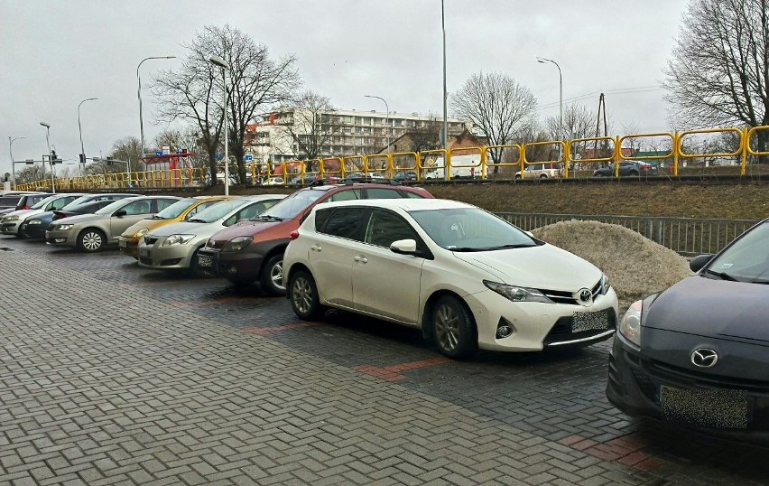 - Komentarz chyba niepotrzebny - pisze Internauta. - Jedno...