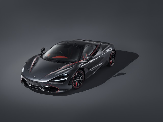 McLaren 720S StealthZa napęd opowiada 4-litrowy, podwójnie doładowany silnik V8 oferujący 720 KM oraz 770 Nm. Prędkość maksymalna to 341 km/h, natomiast przyspieszenie do 100 km/h zajmuje 2,9 s.Fot. McLaren