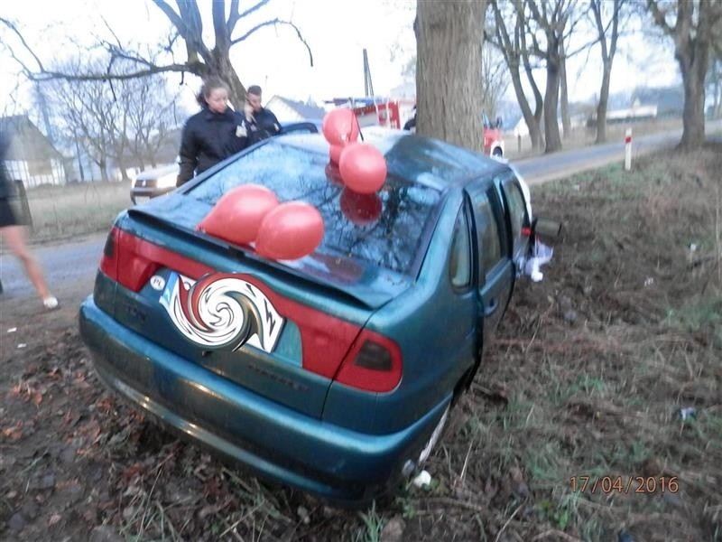 Marek S. rozbił się tuż obok sali wiejskiej w Cetyniu, w...