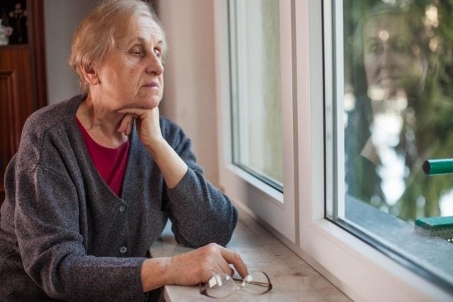 Pani Teresa, jedna z uczestniczek zajęć dla seniorów w Stowarzyszeniu, ma nadzieję, że dzięki zajęciom upora się ze smutkiem i brakiem nadziei charakteryzującym depresję.