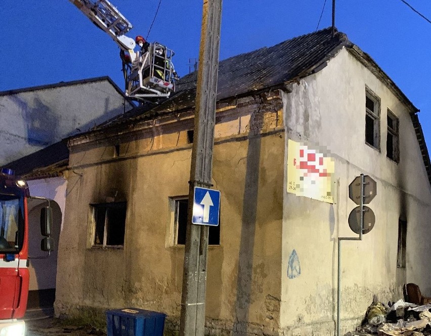 Pożar budynku w Staszowie. W środku znaleziono ciało mężczyzny