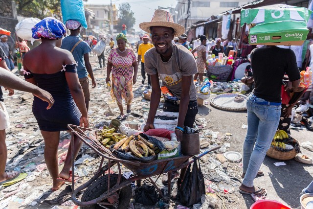 Na ulicach stolicy Haiti panuje strach i przemoc.