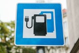 Polacy wybierają elektryczne taksówki? Elektryków jest coraz więcej, ale ładowanie wciąż stanowi problem