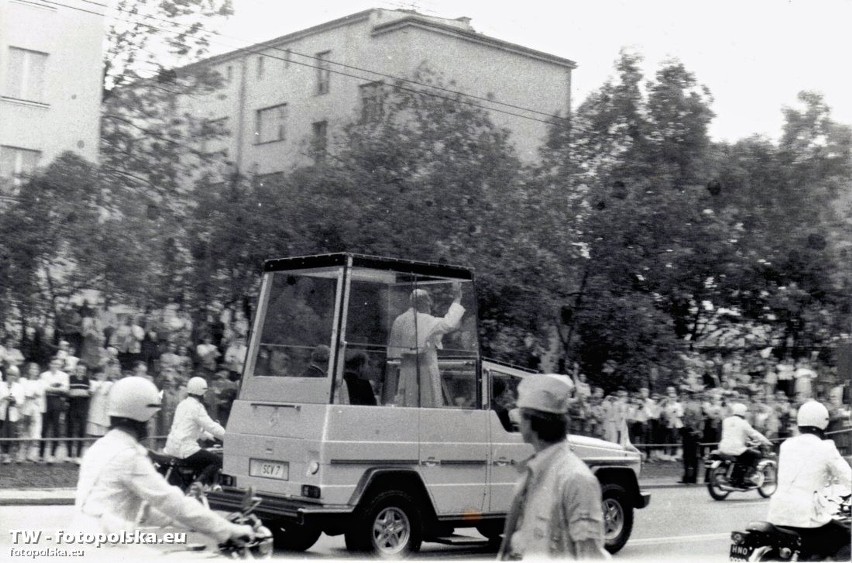 9 czerwca 1987, Papież wita mieszkańców miasta na Alejach...