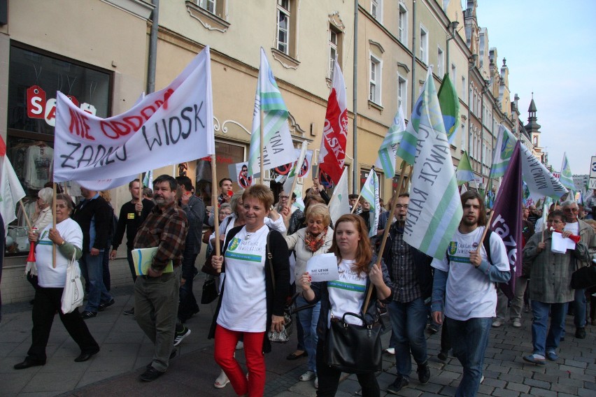 Około tysiąca osób protestowało w Opolu przeciwko...