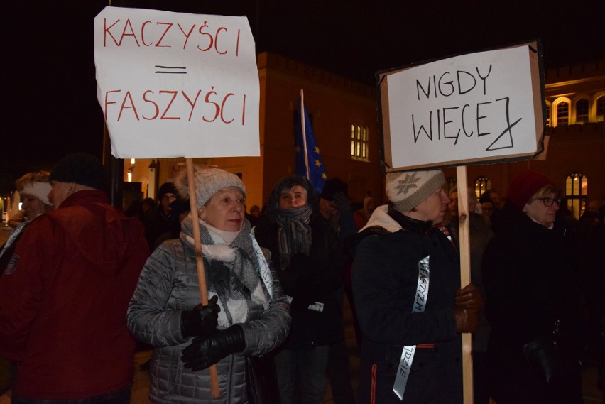 Antyfaszystowska manifestacja przed Dworcem PKP, 18.11.2017.