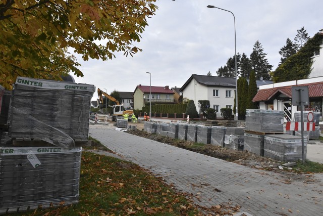 Asfalt na ulicy Norwida. Połowiczna otwarcie dla ruchu po niedzieli