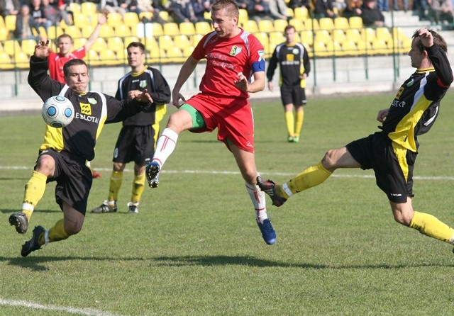 Paweł Krzemiński zakończył strzelecki festiwal piłkarzy Siarki Tarnobrzeg zdobywając w 79 min po tym strzale ósmego gola dla gospodarzy. 