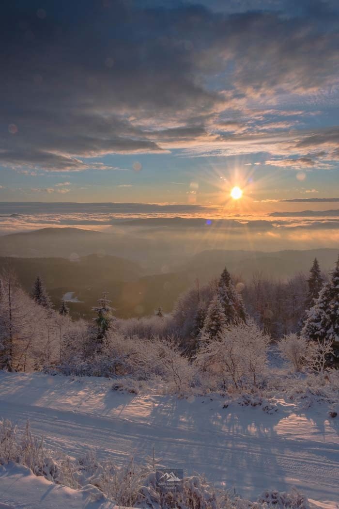 Jaworzyna Krynicka. Nie ma jak zima w górach. Bajkowe widoki z panoramą Tatr. Zobacz zdjęcia