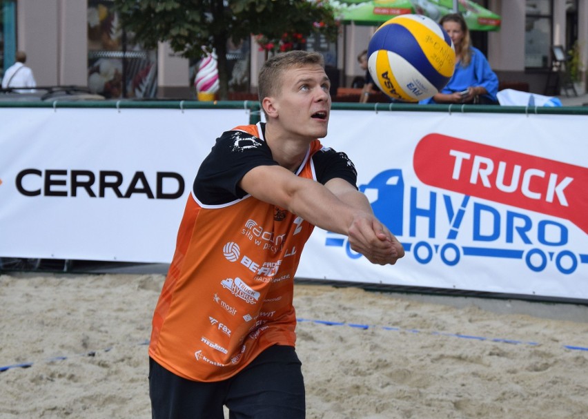 Na początek BeachBall Radom 2018 rozegrano turniej mixtów, w...