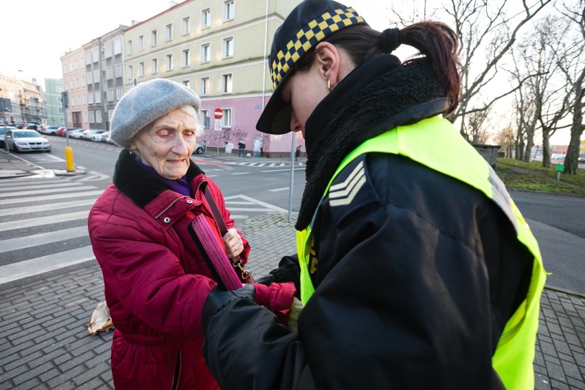 Odblaski w prezencie dla seniorów na Dzień Babci i Dziadka [ZDJĘCIA] 