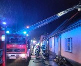 Nocny pożar domu w Rogoźnie. W budynku mieszkała 5-osobowa rodzina